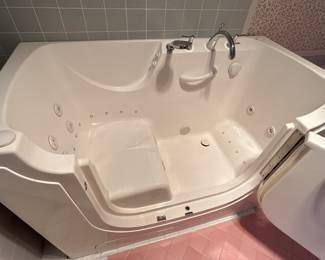 Medical Wheelchair Accessible Jacuzzi Tub with Showerhead