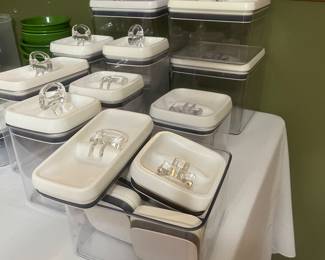 Air tight storage containers