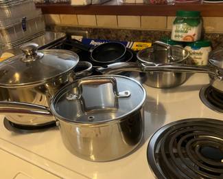 Set of pots and pans