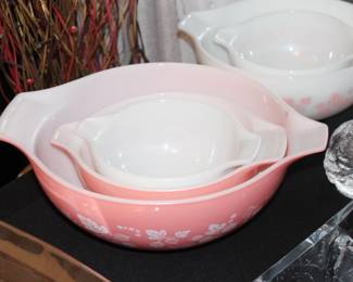 Pink Pyrex cinderella bowls