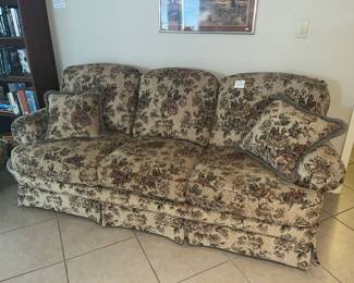 Quaint 3-cushion sofa looks excellent and sits like a dream!