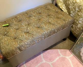  Upholstered tufted bench