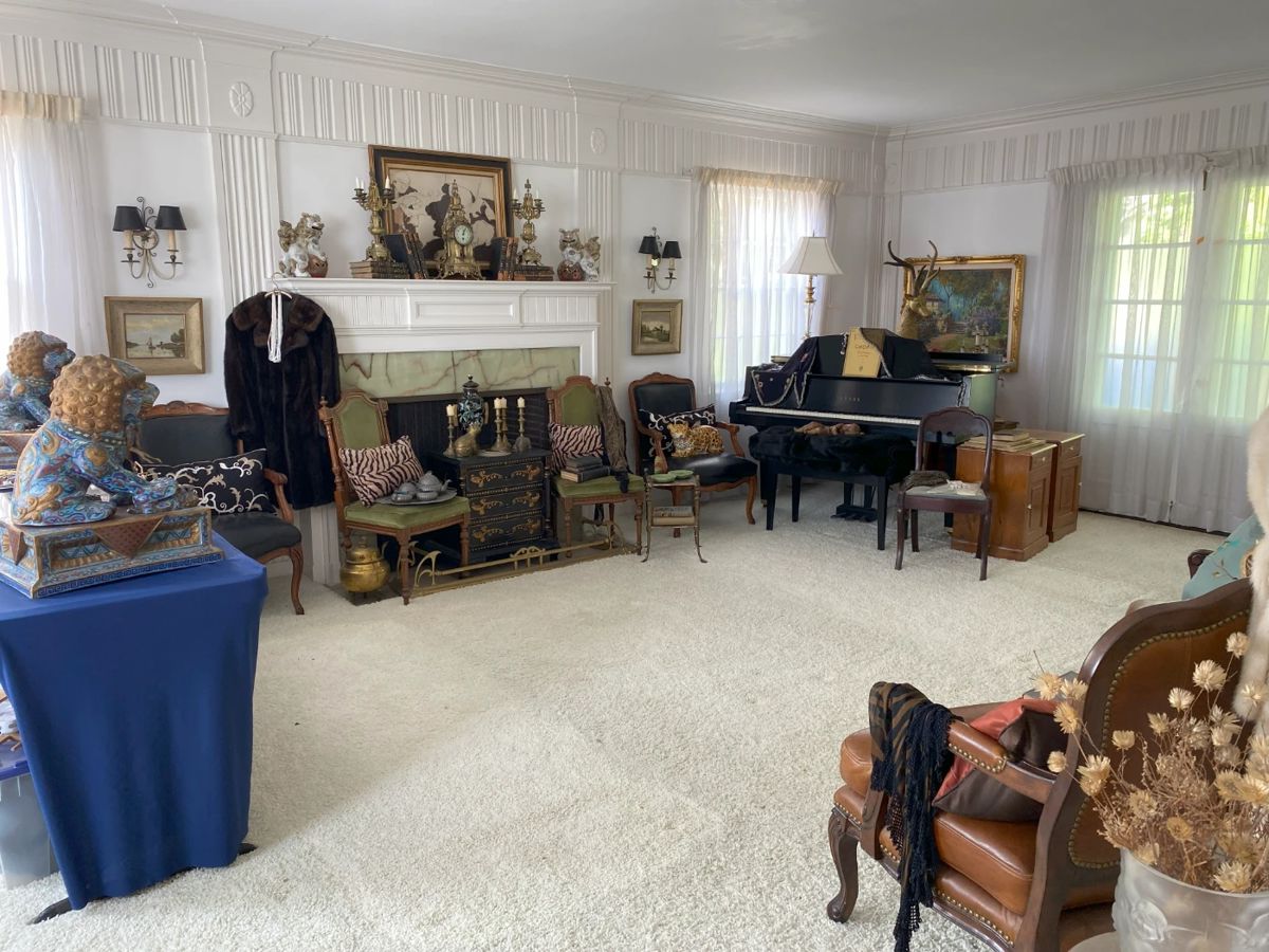 ELEGANT ESTATE SALE IN THE GLENDALE HILLS... starts on 6/1/2024
