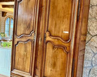 ANTIQUE FRENCH ARMOIRE, C1800.