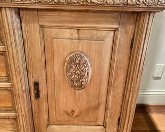 LOVE THE CARVED DETAIL.