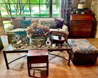 BEAUTIFUL CONTEMPORARY FRENCH STYLE IRON ROSETTE COFFEE TABLE WITH BEVELED GLASS TOP.