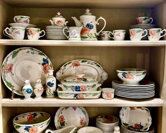 VILLEROY & BOCH "AMAPOLA" GERMAN CHINA SET.  