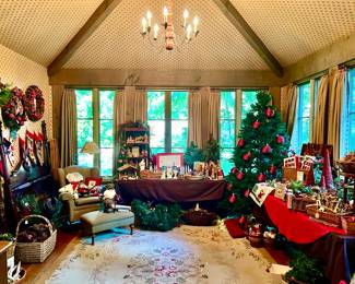 LARGE CHRISTMAS ROOM.