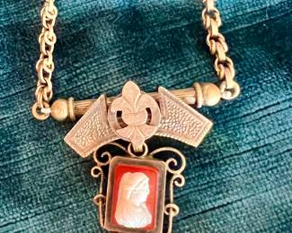 GOLD FILLED VICTORIAN MOURNING NECKLACE WITH AREA FOR HAIR BEHIND CAMEO.