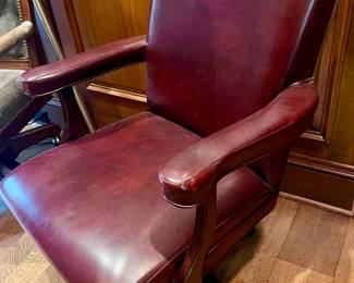 ANOTHER LEATHER SWIVEL OFFICE ARM CHAIR.