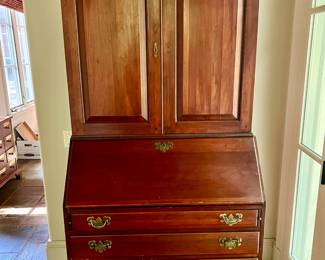 QUALITY VINTAGE SECRETARY HUTCH BOOKCASE. 