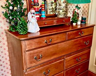 VINTAGE CHEST OF DRAWERS.