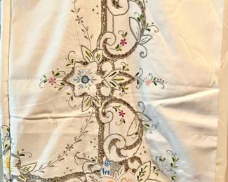 MADEIRA TABLECLOTH AND NAPKINS.  SO PRETTY!