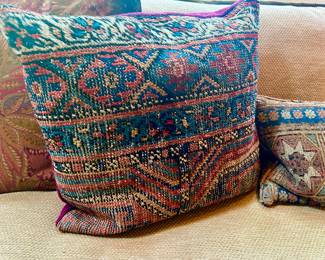 KILIM PILLOWS.
