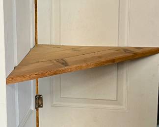 Corner shelf free