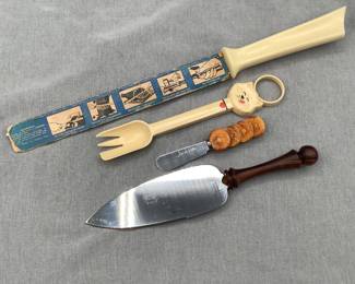 Vintage Quikut knife with original packing, Sheffield England server