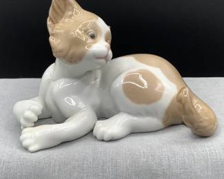 Lladro cat