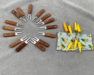 MCM Corn cob holders