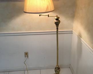 Floor lamp with adjustable arm