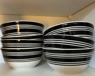 Black and white bowls