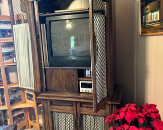 Vintage stereo cabinet with original stereo (tv separate)