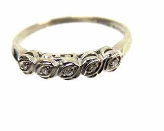 ESTATE JEWELRY GOLD DIAMOND RING
