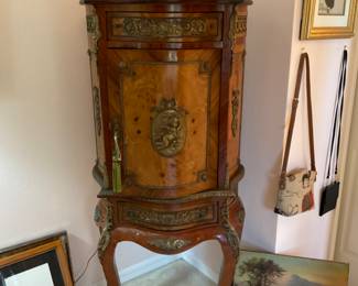 Antique Bow Front Cabinet with 2 Drawers on Cabriole Legs