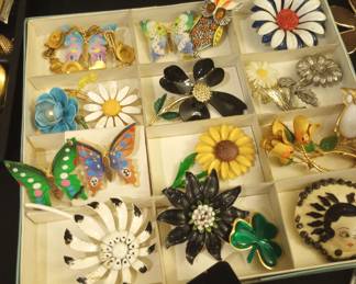 Vintage Brooches 