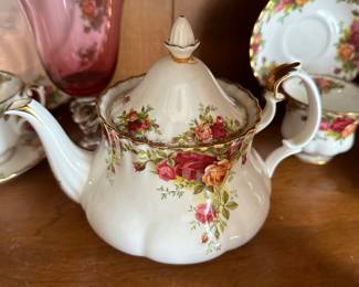 Royal Albert, “Old Country Rose” China Tea pot made in England