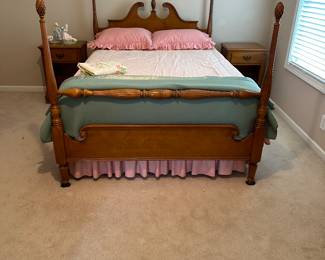 Full size pineapple maple bed