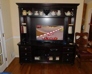 MAHOGANY ENTERTAINMENT CABINET