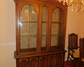 BROYHILL CHINA CABINET