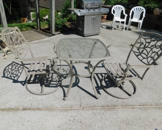Patio Table With 2 Chairs