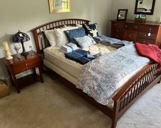 Thomasville Impressions Queen Size Bedroom Set