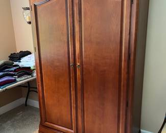 Thomasville Impressions Martinique King Size Bedroom Set