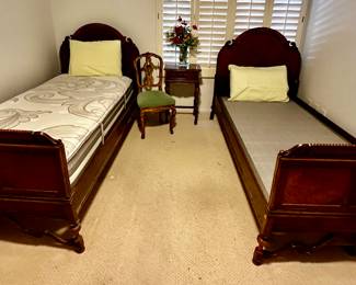 The twin beds with rails!