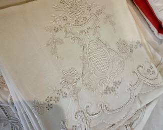 A large selection of the most beautiful linen