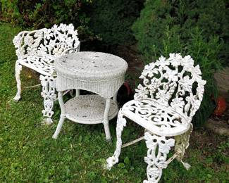 1959 queen Victorian white cast $300