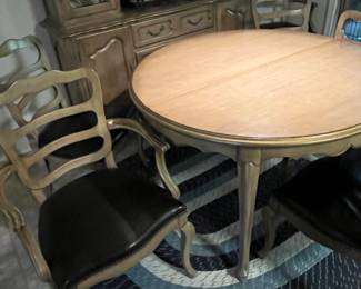 Table with 6 chairs and 2 leafs