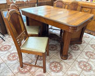 Absolutely stunning 1930s art deco table and chairs. Also available is matching buffet and China cabinet.