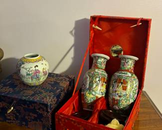 Vintage Chinese vases 
