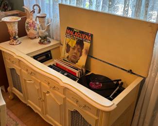 Vintage Mid Century Modern French stereo am / fm record player 8 track working!