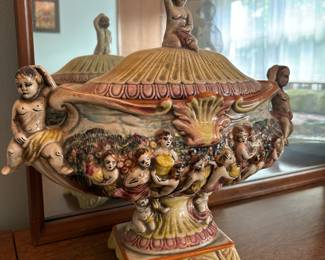 Vintage capodimonte lided vase