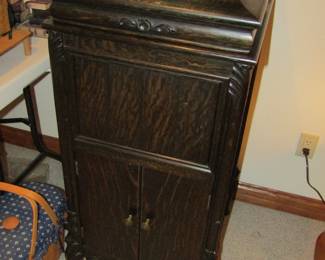 Victrola (needs repair)