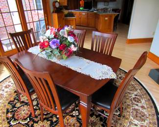 Tasteful modern dining set