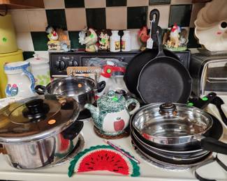 Cast Iron Skillets - Pots