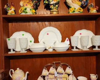 Chicken Decor - Milk Glass - Pretty Vintage Tea Set