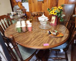 Kitchen Table with 2 Leaves and 4 Chairs