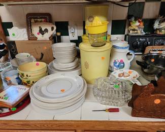 Kitchen Misc- Tupperware