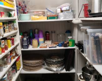 KITCHEN ITEMS AND SMALL APPLIANCES